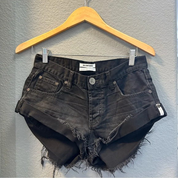 One Teaspoon Black Bonitas Low Waist Denim Shorts Size 26 - Picture 2 of 4
